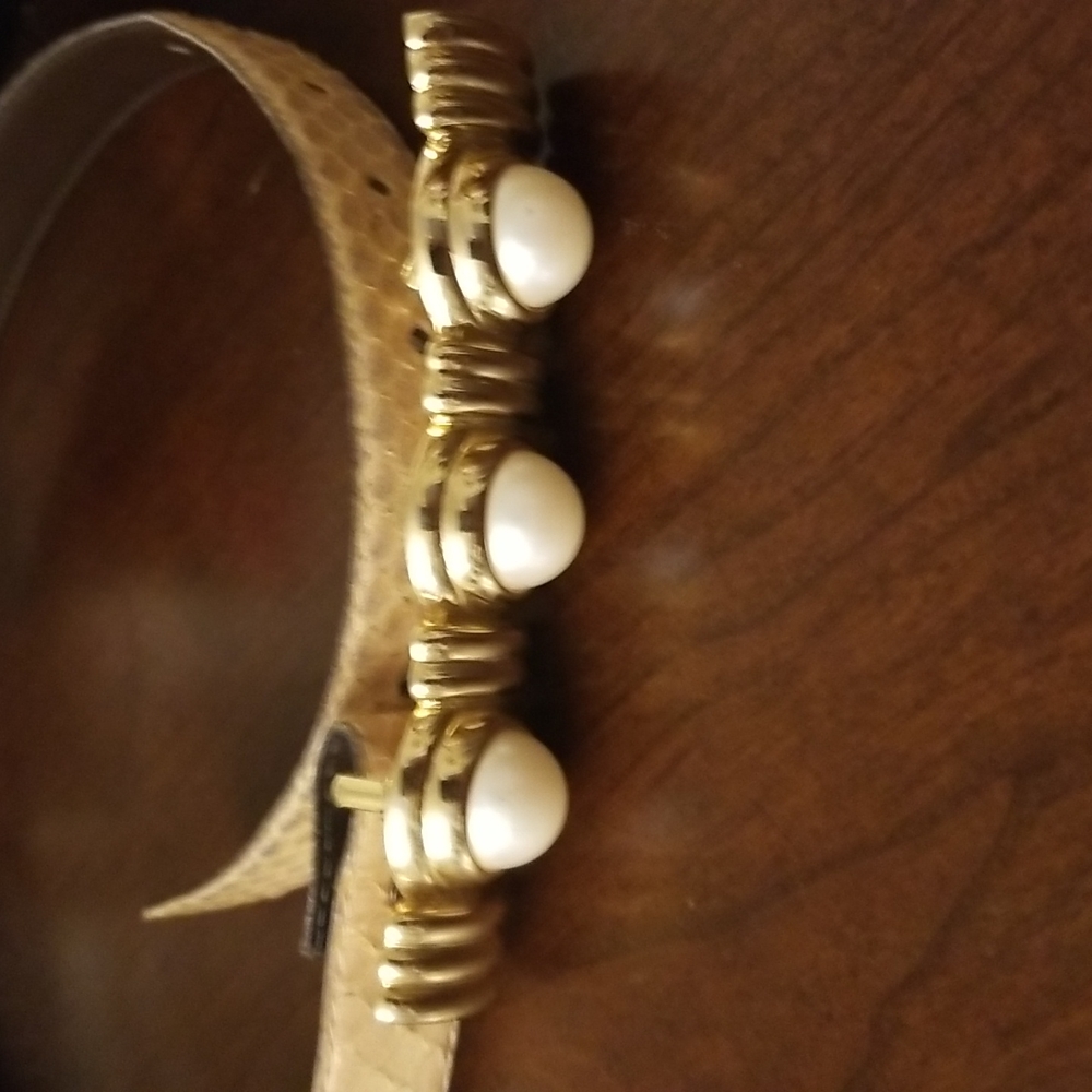 Fibbiol snakeskin belt.  Size small. Cream with golden pearl buckle - Picture 6 of 12
